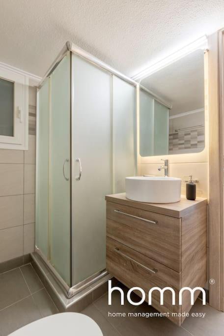 أثينا Cute Homm 2Bdr Apartment In P Faliro Thiseos Str المظهر الخارجي الصورة